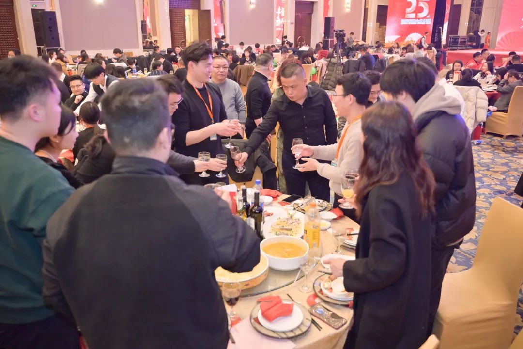 龙腾年·秉初心·创未来|六星彩网站装饰25周年主题年会圆满成功！