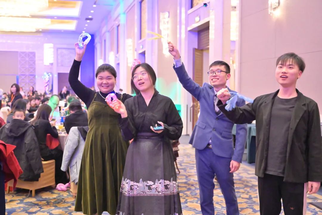 龙腾年·秉初心·创未来|六星彩网站装饰25周年主题年会圆满成功！