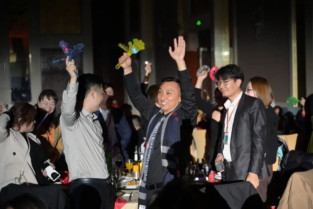 龙腾年·秉初心·创未来|六星彩网站装饰25周年主题年会圆满成功！