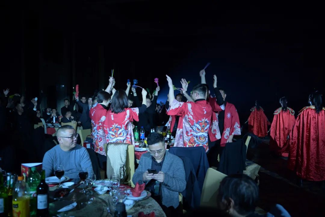 龙腾年·秉初心·创未来|六星彩网站装饰25周年主题年会圆满成功！