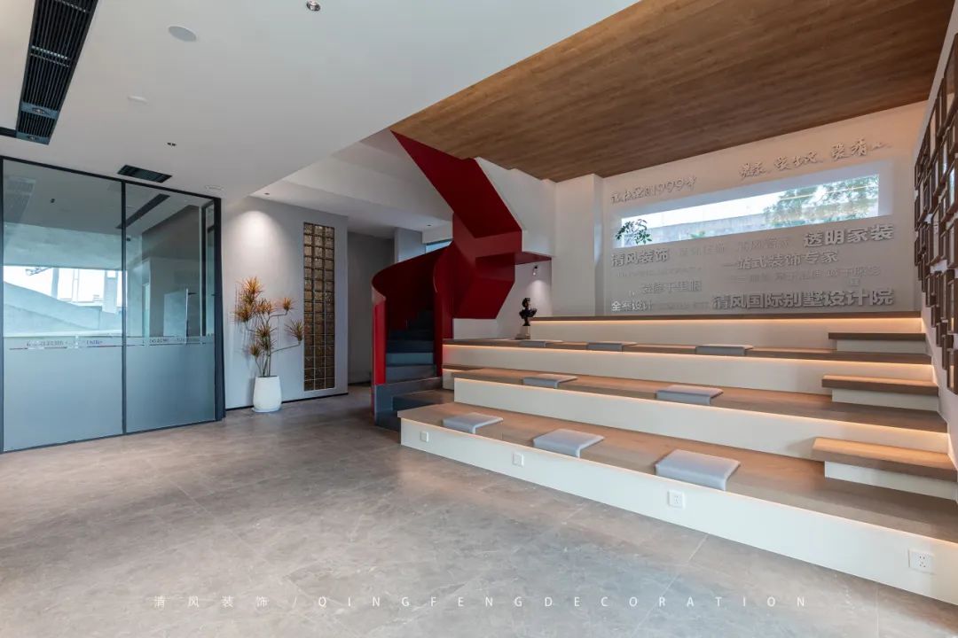 六星彩网站装饰 | 重装自己·只为变得更好！